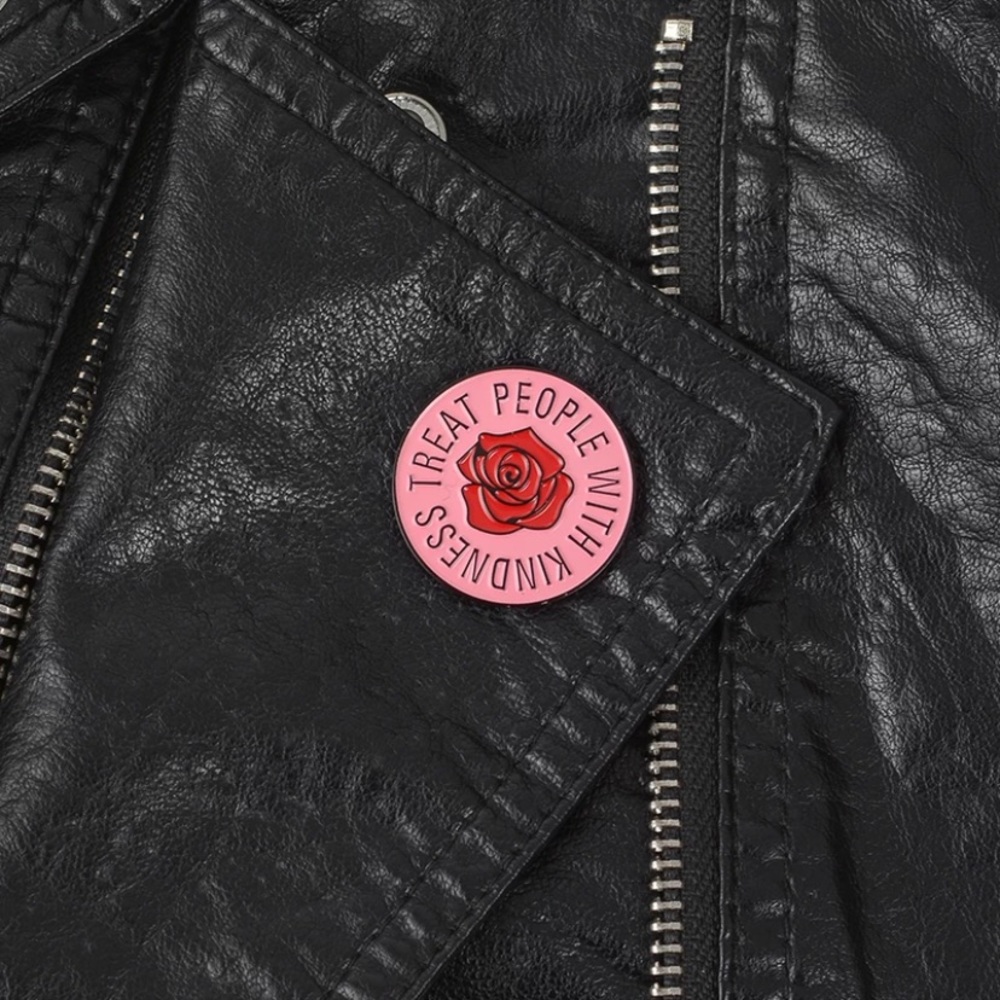 Harry Styles Treat People With Kindness pin TPWK - Picture 3 of 5